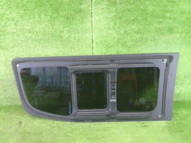 Rear Right Door Windshield NISSAN Nv350 — photo 9