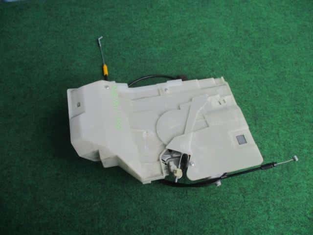 Rear Right Door Lock Actuator HONDA Step Wagon 2007 DBA-RG1 — photo 2
