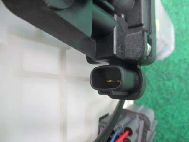 Rear Right Door Lock Actuator HONDA Step Wagon 2007 DBA-RG1 — photo 4