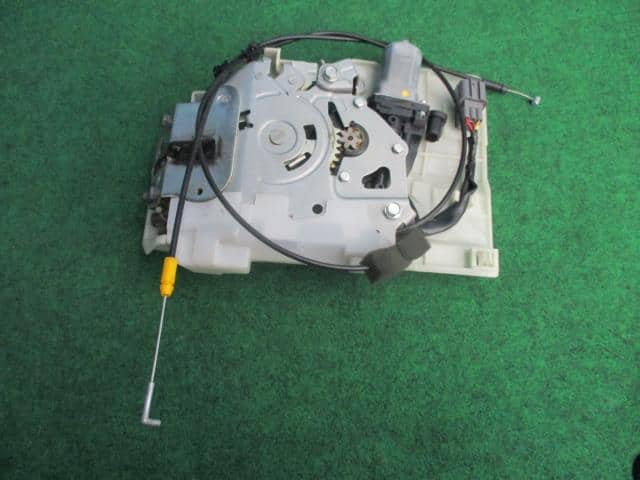 Rear Right Door Lock Actuator HONDA Step Wagon 2007 DBA-RG1 — photo 1