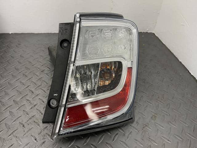 Right Tail Light HONDA Freed 2014 DAA-GP3 33501SYYJ71 — photo 1