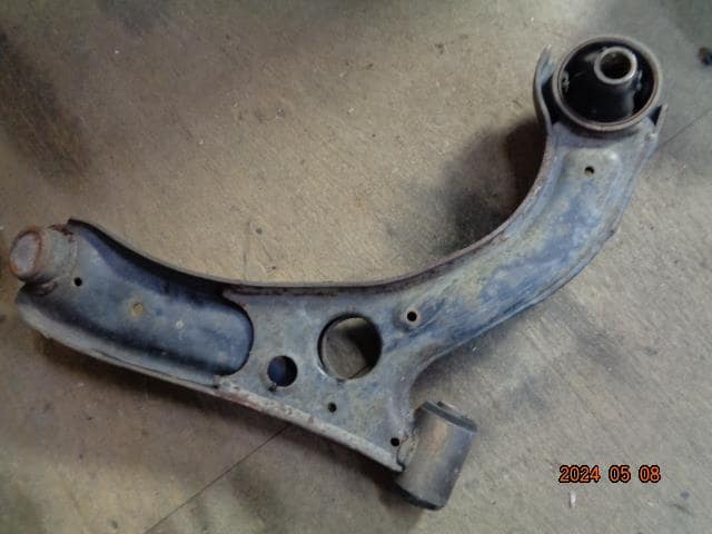 Front Left Lower Control Arm DAIHATSU Mira 2008 DBA-L275S — photo 2
