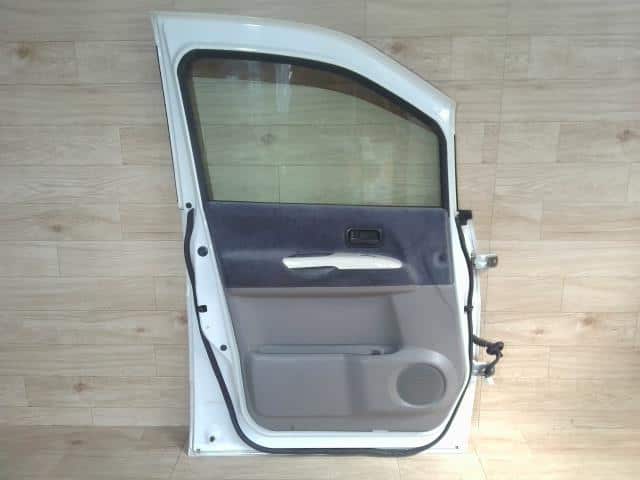 Front Left Door Assembly NISSAN Serena 2000 GF-PC24 — photo 2