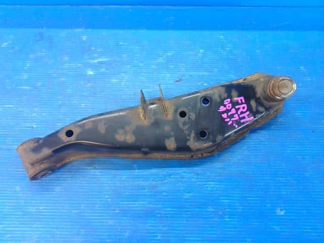 Front Right Lower Control Arm SUBARU Sambar 2005 TA-TW1 — photo 1
