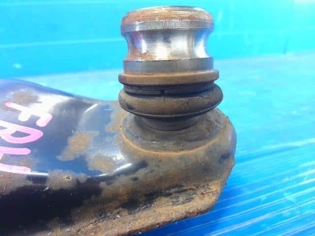 Front Right Lower Control Arm SUBARU Sambar 2005 TA-TW1 — photo 2