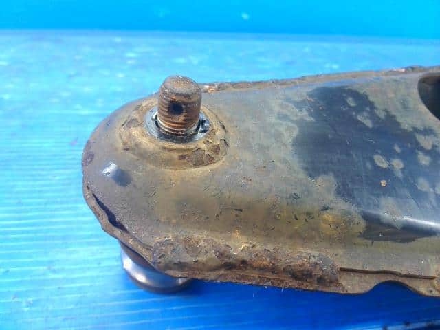 Front Right Lower Control Arm SUBARU Sambar 2005 TA-TW1 — photo 3