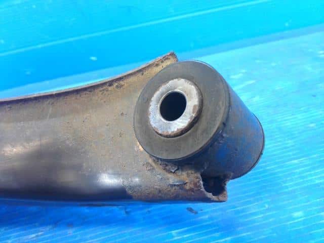 Front Right Lower Control Arm SUBARU Sambar 2005 TA-TW1 — photo 4