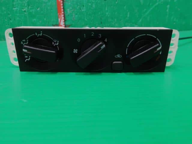 A/C Control Panel MITSUBISHI Minicab 2000 GD-U62 — photo 1