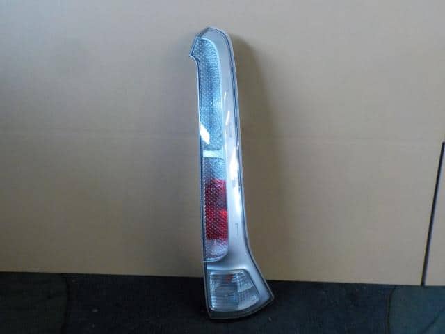Right Tail Light NISSAN Serena 2010 DBA-CC25 — photo 1