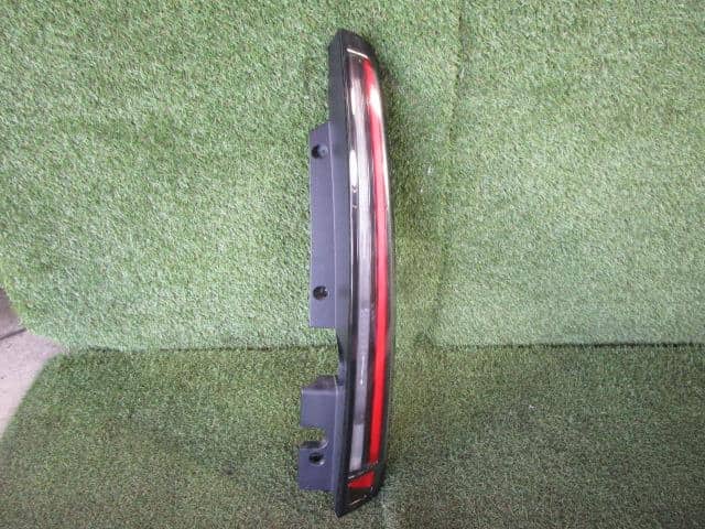 Right Tail Light HONDA Step Wagon 2022 6AA-RP8 — photo 1
