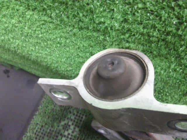 Front Right Lower Control Arm NISSAN Serena 2004 CBA-TC24 — photo 3