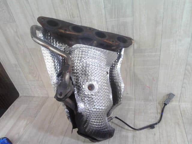 Exhaust Manifold TOYOTA Aqua 2014 DAA-NHP10 — photo 2