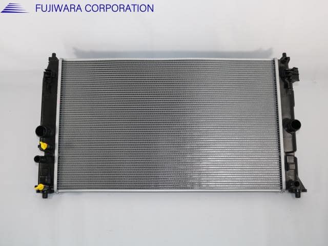 Radiator TOYOTA Aqua 2021 6AA-MXPK10 1640015630 — photo 1