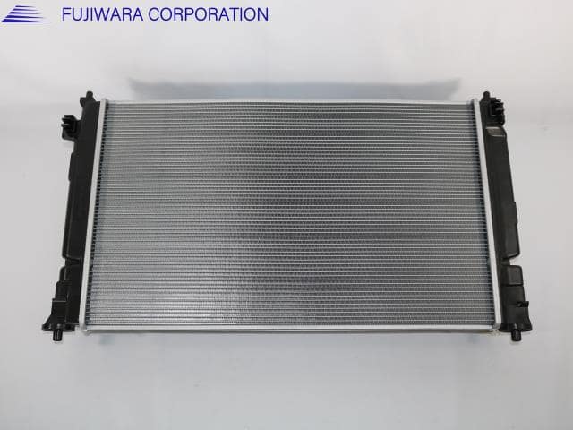Radiator TOYOTA Aqua 2021 6AA-MXPK10 1640015630 — photo 2