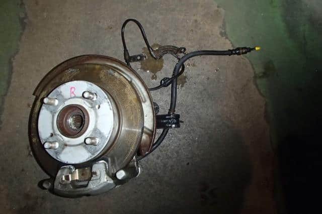 Front Right Knuckle Hub Assembly SUBARU Pleo 2010 DBA-L285 — photo 1