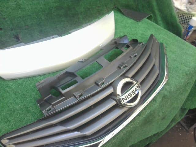 Radiator Grille NISSAN Note 2013 DBA-E12 — photo 6