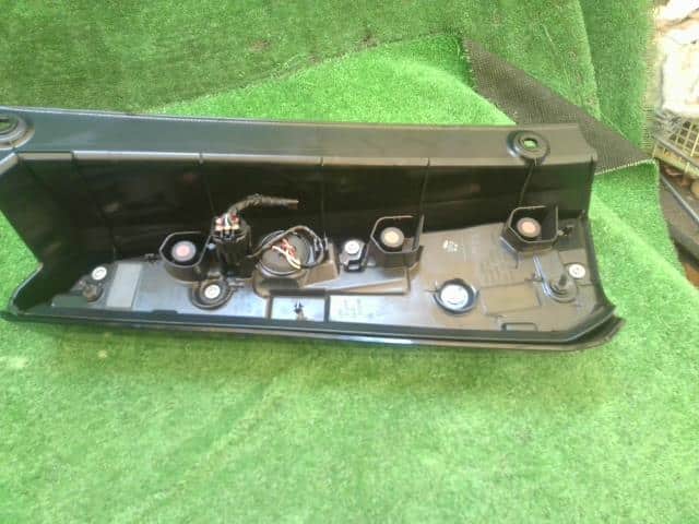 Right Tail Light NISSAN Serena 2022 5BA-NC28 — photo 8