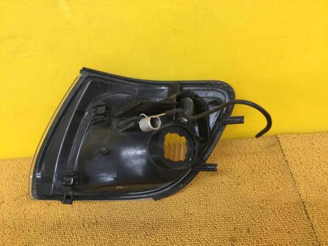 Right Side Marker Light MITSUBISHI Delica space gear 2005 GH-PD6W — photo 2