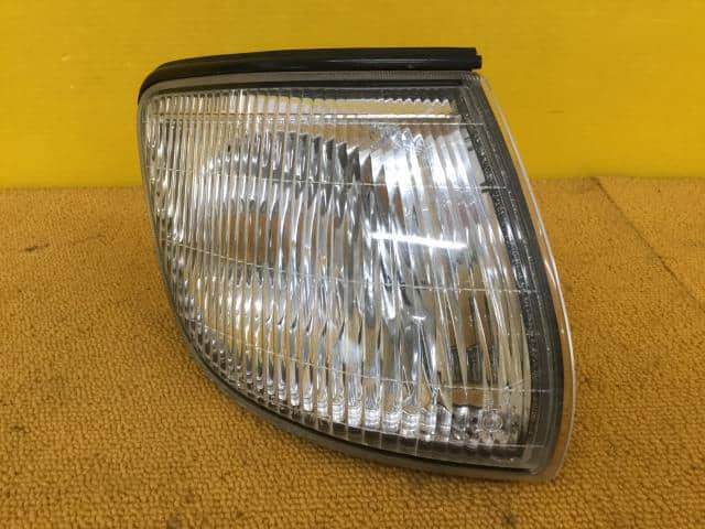 Right Side Marker Light MITSUBISHI Delica space gear 2005 GH-PD6W — photo 1