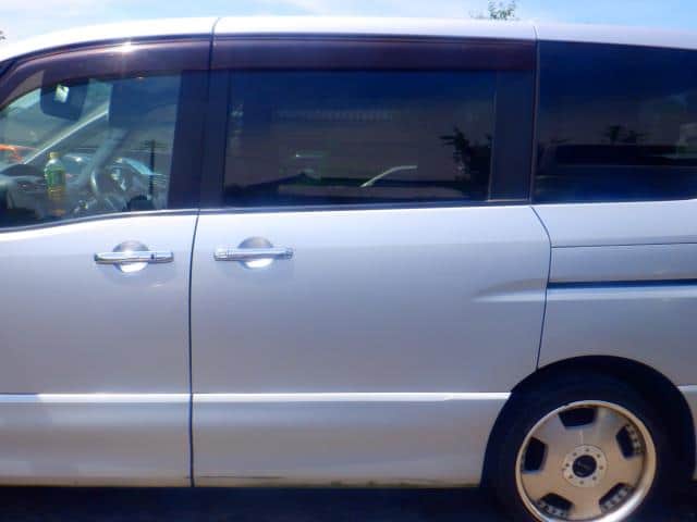 Rear Left Door Windshield NISSAN Serena 2010 DBA-FC26 — photo 1