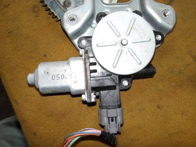 Front Right Door Regulator MITSUBISHI eK Sport 2007 CBA-H82W — photo 2