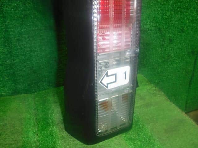 Left Tail Light DAIHATSU Move 2009 CBA-L175S — photo 2