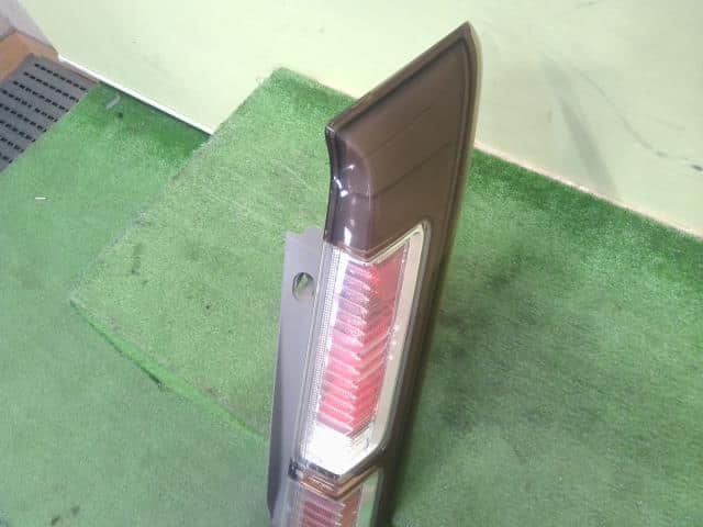 Right Tail Light HONDA Stream 2009 DBA-RN8 — photo 2