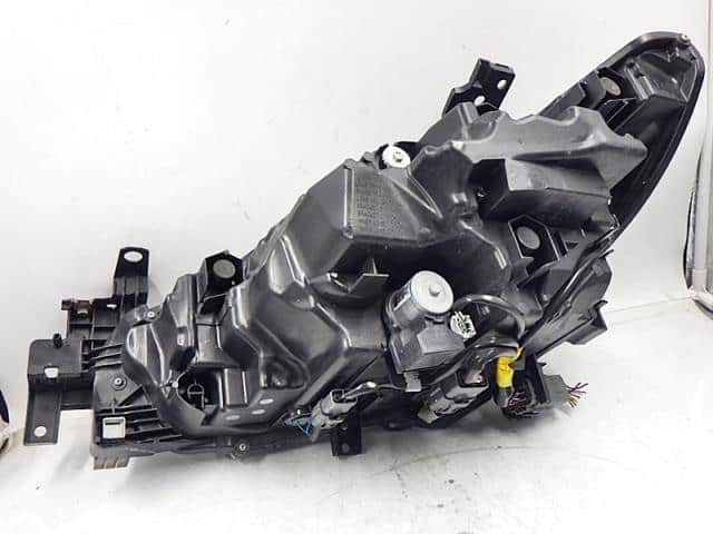 Right Headlight MAZDA Atenza 2016 DBA-GJ5FP G46N51031G — photo 2