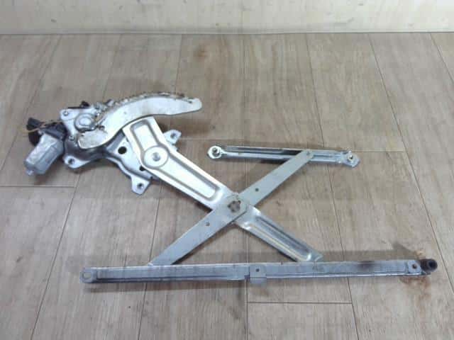 Front Right Door Regulator SUZUKI Swift 2007 DBA-ZC71S 8340163J60 — photo 1
