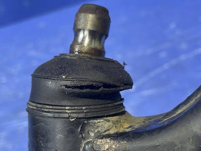 Front Right Lower Control Arm SUZUKI Wagon R 2001 LA-MC22S 4520076G20 — photo 3