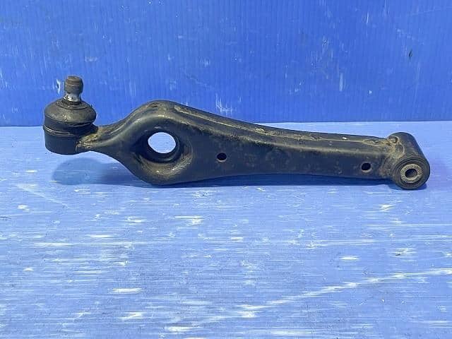 Front Right Lower Control Arm SUZUKI Wagon R 2001 LA-MC22S 4520076G20 — photo 2