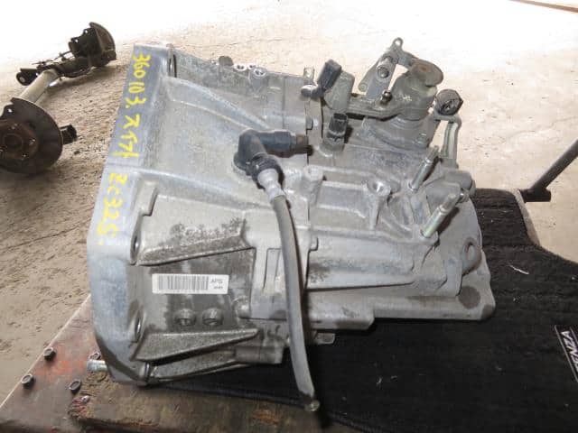 Manual Transmission SUZUKI Swift 2013 CBA-ZC32S — photo 2