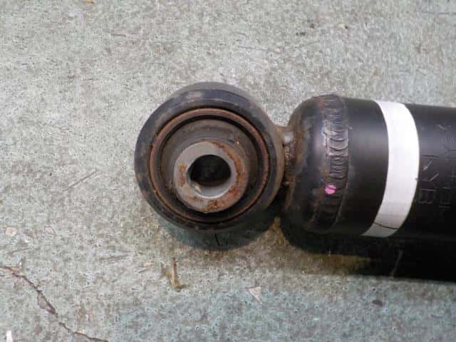 Rear Left Shock Absorber NISSAN Serena 2017 DAA-GC27 — photo 4