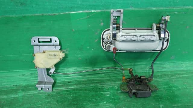 Back Door Lock Actuator HONDA Vamos 2000 GF-HM1 — photo 2