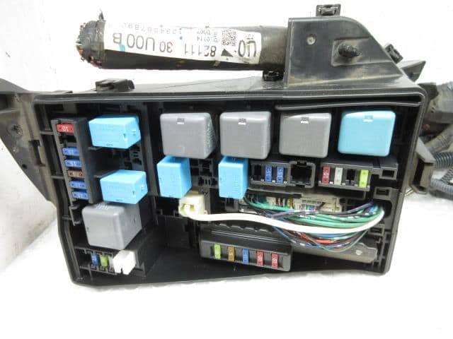 Fuse Box TOYOTA Crown 2008 DBA-GRS204 8266230840 — photo 5