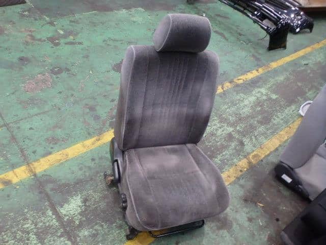 Driver's Seat TOYOTA Comfort 2007 ABA-YXS11 — photo 1