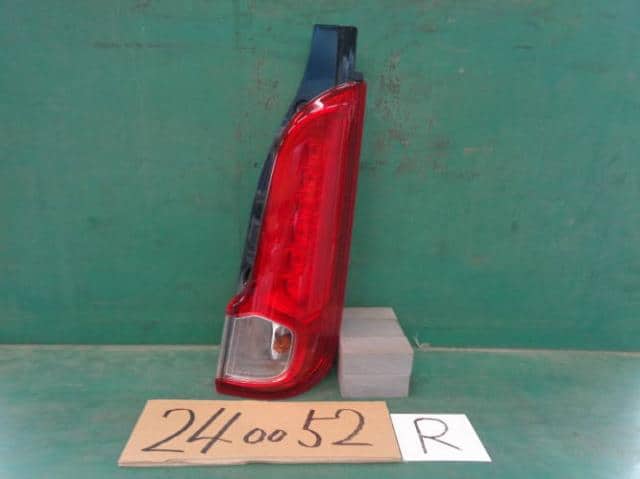 Right Tail Light SUZUKI Spacia 2017 DAA-MK42S 3565081M01 — photo 1