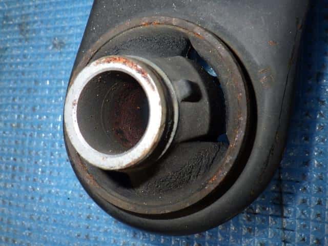 Front Right Lower Control Arm TOYOTA Aqua 2014 DAA-NHP10 — photo 2