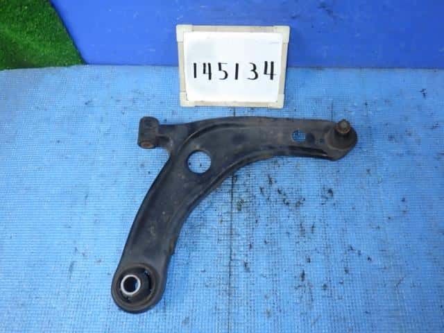 Front Right Lower Control Arm TOYOTA Aqua 2014 DAA-NHP10 — photo 1