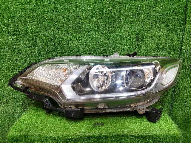 Left Headlight HONDA Fit 2013 DAA-GP6 33150T5AJ51 — photo 1