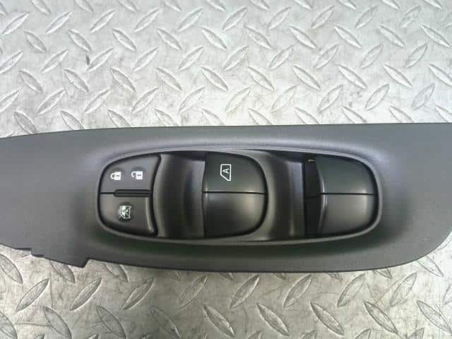 Power Window Switch NISSAN X-Trail 2016 DBA-NT32 — photo 2