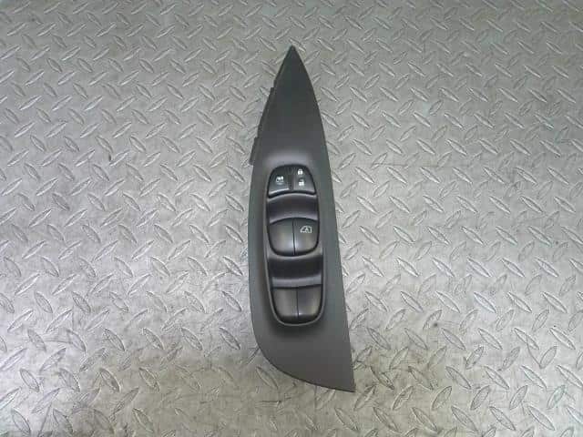 Power Window Switch NISSAN X-Trail 2016 DBA-NT32 — photo 1