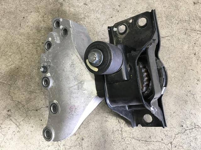 Engine Parts NISSAN Serena 2017 DAA-GFC27 — photo 1