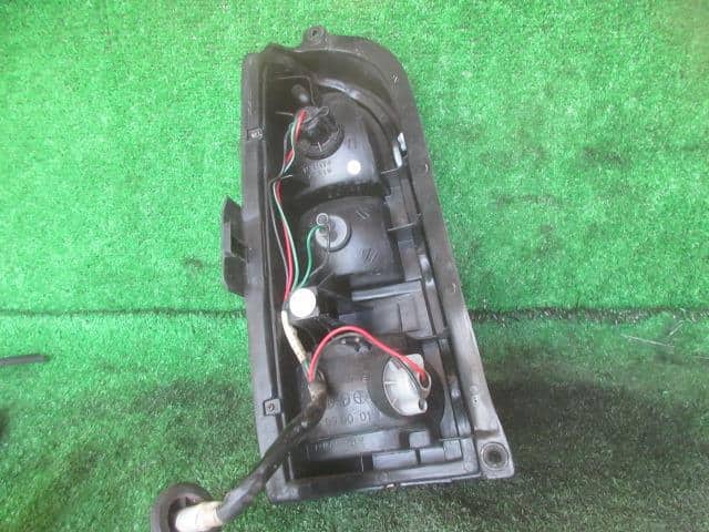 Right Tail Light MAZDA Scrum 2004 GBD-DG62V 1A0051151 — photo 2