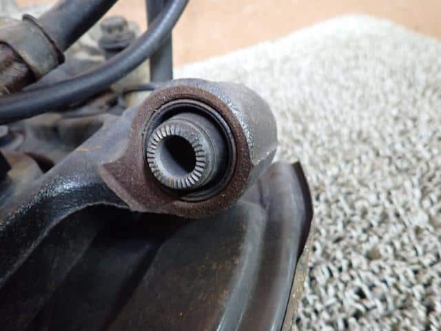 Rear Left Knuckle Hub Assembly TOYOTA Celica 2000 GH-ZZT231 — photo 6