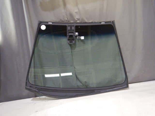 Front Windshield HONDA Fit 2014 DAA-GP5 — photo 2