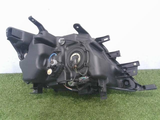 Left Headlight NISSAN Serena 2014 DAA-HFC26 — photo 4