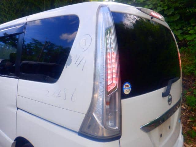 Left Tail Light NISSAN Serena 2013 DAA-HFC26 — photo 3