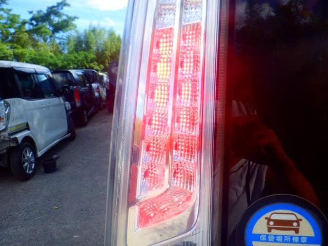 Left Tail Light NISSAN Serena 2013 DAA-HFC26 — photo 2
