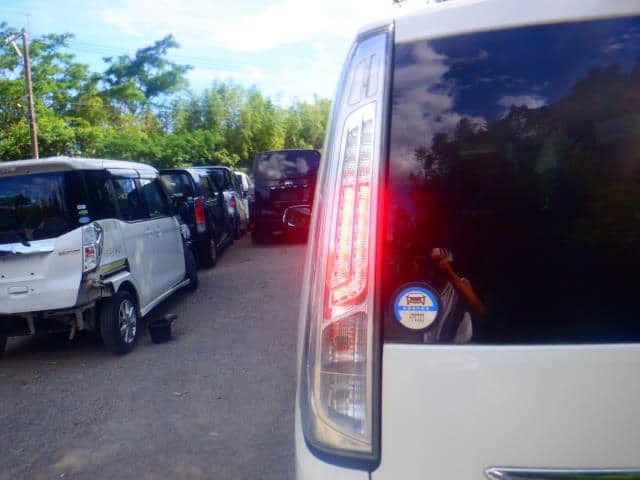 Left Tail Light NISSAN Serena 2013 DAA-HFC26 — photo 1